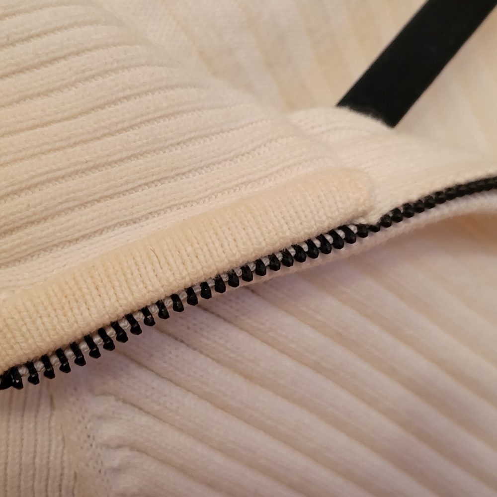 Express Sweater - Picture 10 of 10